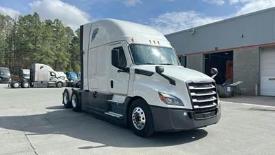 Freightliner Cascadia - 72" Raised Roof Double Bunk Sleeper, Detroit, Automatic, Battery Powered HVAC with Optimized Idle