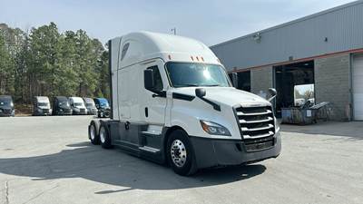 Freightliner Cascadia - 72" Raised Roof Double Bunk Sleeper, Detroit, Automatic, Battery Powered HVAC with Optimized Idle