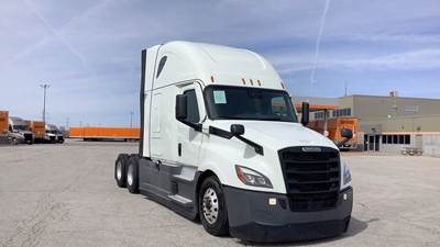 Freightliner Cascadia - 72" Raised Roof Double Bunk Sleeper, Detroit, Automatic, Battery Powered HVAC with Optimized Idle