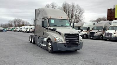Freightliner Cascadia - 72" Raised Roof Double Bunk Sleeper, Detroit, Automatic, Battery Powered HVAC with Optimized Idle