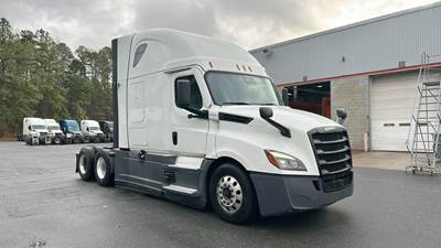 Freightliner Cascadia - 72" Raised Roof Double Bunk Sleeper, Detroit, Automatic, Battery Powered HVAC with Optimized Idle