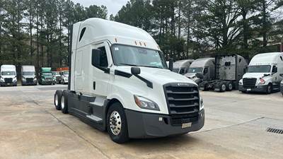 Freightliner Cascadia - 72" Raised Roof Double Bunk Sleeper, Detroit, Automatic, Battery Powered HVAC with Optimized Idle