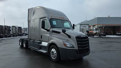 Freightliner Cascadia - 72" Raised Roof Double Bunk Sleeper, Detroit, Automatic, Battery Powered HVAC with Optimized Idle