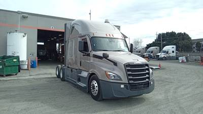 Freightliner Cascadia - 72" Raised Roof Double Bunk Sleeper, Detroit, Automatic, Battery Powered HVAC with Optimized Idle