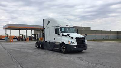Freightliner Cascadia - 72" Raised Roof Double Bunk Sleeper, Detroit, Automatic, Battery Powered HVAC with Optimized Idle