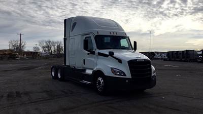 Freightliner Cascadia - 72" Raised Roof Double Bunk Sleeper, Detroit, Automatic, Battery Powered HVAC with Optimized Idle