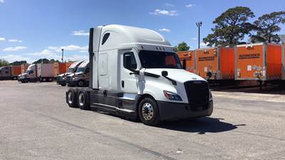 Freightliner Cascadia - 72" Raised Roof Double Bunk Sleeper, Detroit, Automatic, Battery Powered HVAC with Optimized Idle