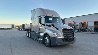 Freightliner Cascadia - 72" Raised Roof Double Bunk Sleeper, Detroit, Automatic, Optimized Idle