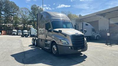 Freightliner Cascadia - 72" Raised Roof Double Bunk Sleeper, Detroit, Automatic, Battery Powered HVAC with Optimized Idle