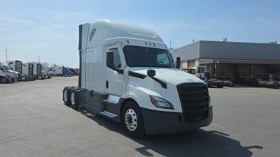 Freightliner Cascadia - 72" Raised Roof Double Bunk Sleeper, Detroit, Automatic, Battery Powered HVAC with Optimized Idle