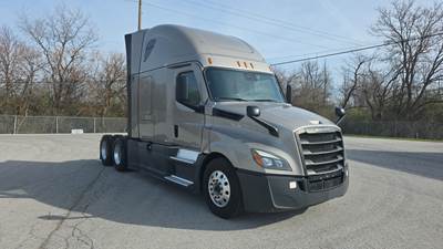 Freightliner Cascadia - 72" Raised Roof Double Bunk Sleeper, Detroit, Automatic, Battery Powered HVAC with Optimized Idle