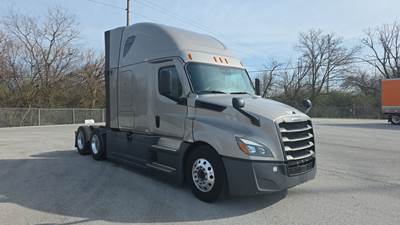 Freightliner Cascadia - 72" Raised Roof Double Bunk Sleeper, Detroit, Automatic, Battery Powered HVAC with Optimized Idle