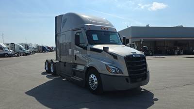 Freightliner Cascadia - 72" Raised Roof Double Bunk Sleeper, Detroit, Automatic, Battery Powered HVAC with Optimized Idle