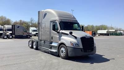 Freightliner Cascadia - 72" Raised Roof Double Bunk Sleeper, Detroit, Automatic, Battery Powered HVAC with Optimized Idle