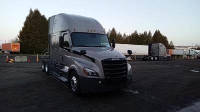 Freightliner Cascadia - 72" Raised Roof Double Bunk Sleeper, Detroit, Automatic, Optimized Idle