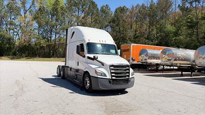 Freightliner Cascadia - 72" Raised Roof Double Bunk Sleeper, Detroit, Automatic, Battery Powered HVAC with Optimized Idle