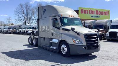 Freightliner Cascadia - 72" Raised Roof Double Bunk Sleeper, Detroit, Automatic, Battery Powered HVAC with Optimized Idle