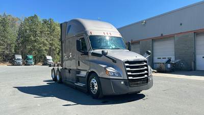 Freightliner Cascadia - 72" Raised Roof Double Bunk Sleeper, Detroit, Automatic, Battery Powered HVAC with Optimized Idle