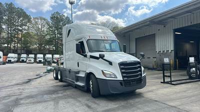 Freightliner Cascadia - 72" Raised Roof Double Bunk Sleeper, Detroit, Automatic, Battery Powered HVAC with Optimized Idle
