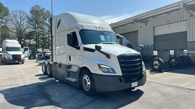 Freightliner Cascadia - 72" Raised Roof Double Bunk Sleeper, Detroit, Automatic, Battery Powered HVAC with Optimized Idle