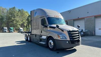 Freightliner Cascadia - 72" Raised Roof Double Bunk Sleeper, Detroit, Automatic, Battery Powered HVAC with Optimized Idle