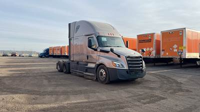 Freightliner Cascadia - 72" Raised Roof Double Bunk Sleeper, Detroit, Automatic, Battery Powered HVAC with Optimized Idle
