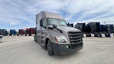 Freightliner Cascadia - 72" Raised Roof Double Bunk Sleeper, Detroit, Automatic, Battery Powered HVAC with Optimized Idle