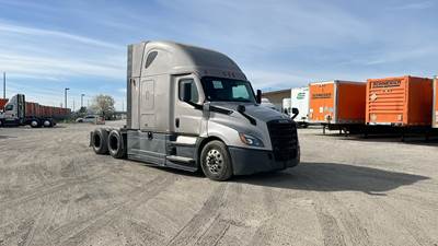 Freightliner Cascadia - 72" Raised Roof Double Bunk Sleeper, Detroit, Automatic, Battery Powered HVAC with Optimized Idle
