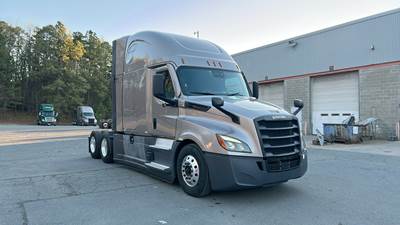 Freightliner Cascadia - 72" Raised Roof Double Bunk Sleeper, Detroit, Automatic, Battery Powered HVAC with Optimized Idle