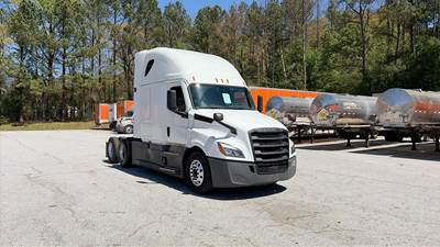 Freightliner Cascadia - 72" Raised Roof Double Bunk Sleeper, Detroit, Automatic, Battery Powered HVAC with Optimized Idle