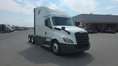 Freightliner Cascadia - 72" Raised Roof Double Bunk Sleeper, Detroit, Automatic, Battery Powered HVAC with Optimized Idle
