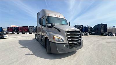Freightliner Cascadia - 72" Raised Roof Double Bunk Sleeper, Detroit, Automatic, Battery Powered HVAC with Optimized Idle