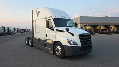 Freightliner Cascadia - 72" Raised Roof Double Bunk Sleeper, Detroit, Automatic, Battery Powered HVAC with Optimized Idle