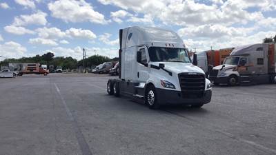 Freightliner Cascadia - 72" Raised Roof Double Bunk Sleeper, Detroit, Automatic, Battery Powered HVAC with Optimized Idle