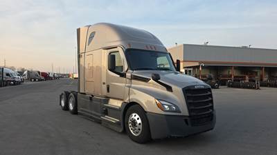 Freightliner Cascadia - 72" Raised Roof Double Bunk Sleeper, Detroit, Automatic, Optimized Idle