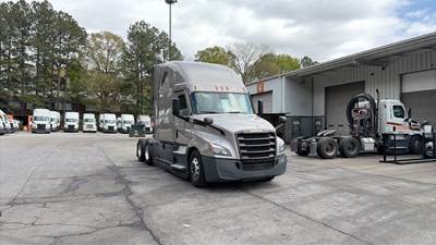 Freightliner Cascadia - 72" Raised Roof Double Bunk Sleeper, Detroit, Automatic, Battery Powered HVAC with Optimized Idle