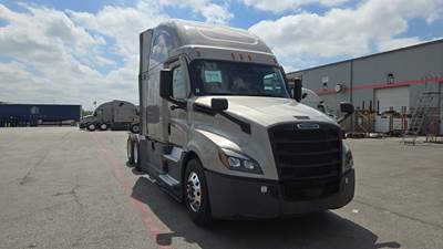 Freightliner Cascadia - 72" Raised Roof Double Bunk Sleeper, Detroit, Automatic, Battery Powered HVAC with Optimized Idle