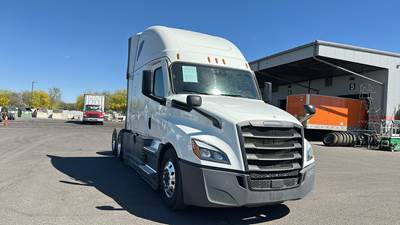 Freightliner Cascadia - 72" Raised Roof Double Bunk Sleeper, Detroit, Automatic, Battery Powered HVAC with Optimized Idle