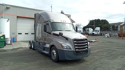 Freightliner Cascadia - 72" Raised Roof Double Bunk Sleeper, Detroit, Automatic, Battery Powered HVAC with Optimized Idle
