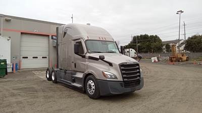 Freightliner Cascadia - 72" Raised Roof Double Bunk Sleeper, Detroit, Automatic, Optimized Idle
