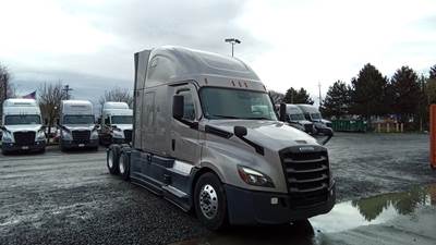 Freightliner Cascadia - 72" Raised Roof Double Bunk Sleeper, Detroit, Automatic, Battery Powered HVAC with Optimized Idle