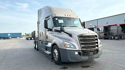 Freightliner Cascadia - 72" Raised Roof Double Bunk Sleeper, Detroit, Automatic, Battery Powered HVAC with Optimized Idle