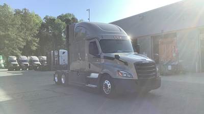 Freightliner Cascadia - 72" Raised Roof Double Bunk Sleeper, Detroit, Automatic, Battery Powered HVAC with Optimized Idle