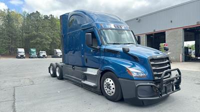 Freightliner Cascadia - 72" Raised Roof Double Bunk Sleeper, Detroit, Automatic, Battery Powered HVAC with Optimized Idle