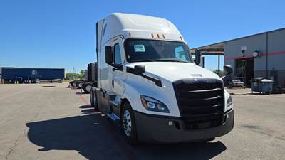 Freightliner Cascadia - 72" Raised Roof Double Bunk Sleeper, Detroit, Automatic, Optimized Idle
