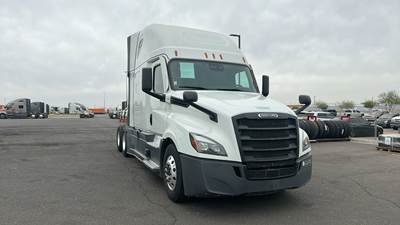 Freightliner Cascadia - 72" Raised Roof Double Bunk Sleeper, Detroit, Automatic, Battery Powered HVAC with Optimized Idle