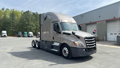Freightliner Cascadia - 72" Raised Roof Double Bunk Sleeper, Detroit, Automatic, Battery Powered HVAC with Optimized Idle