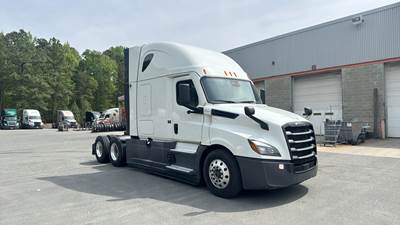 Freightliner Cascadia - 72" Raised Roof Double Bunk Sleeper, Detroit, Automatic, Battery Powered HVAC with Optimized Idle