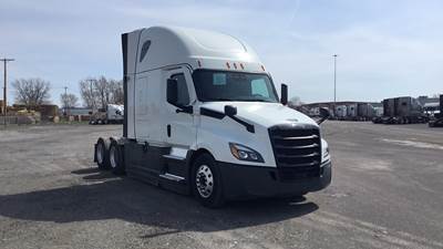 Freightliner Cascadia - 72" Raised Roof Double Bunk Sleeper, Detroit, Automatic, Battery Powered HVAC with Optimized Idle