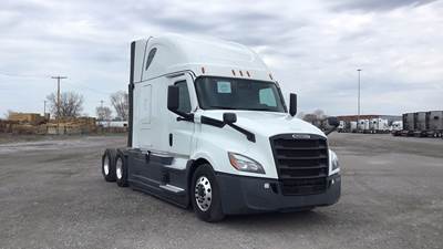 Freightliner Cascadia - 72" Raised Roof Double Bunk Sleeper, Detroit, Automatic, Battery Powered HVAC with Optimized Idle
